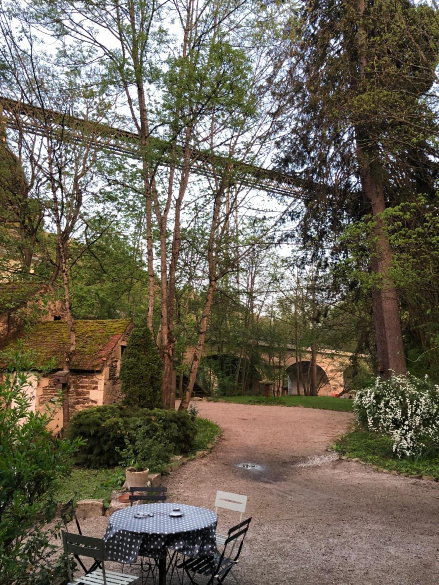 Chambre Sur Une Ile Saint-Bonnet-de-Rochefort Exteriér fotografie