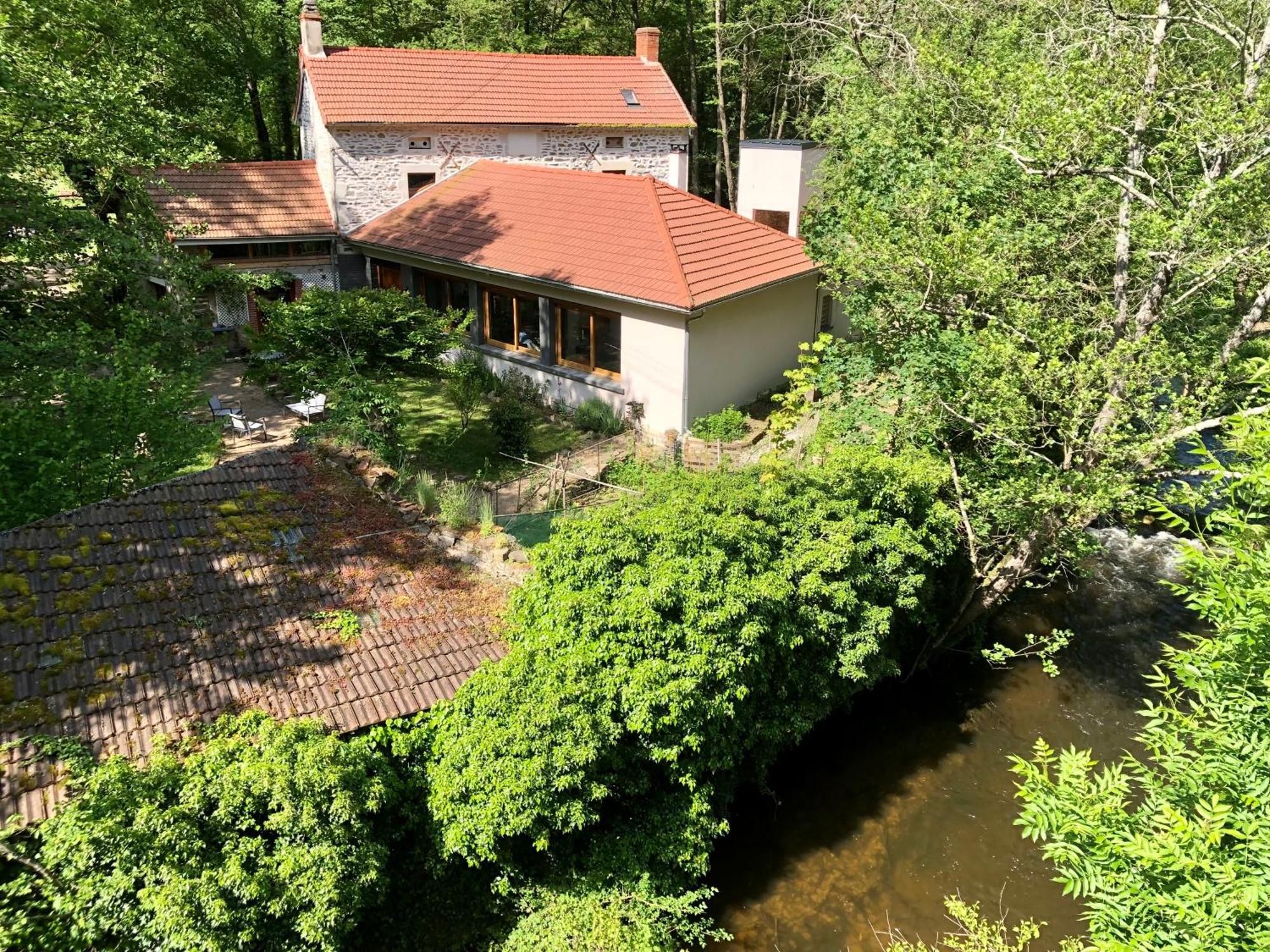 Chambre Sur Une Ile Saint-Bonnet-de-Rochefort Exteriér fotografie